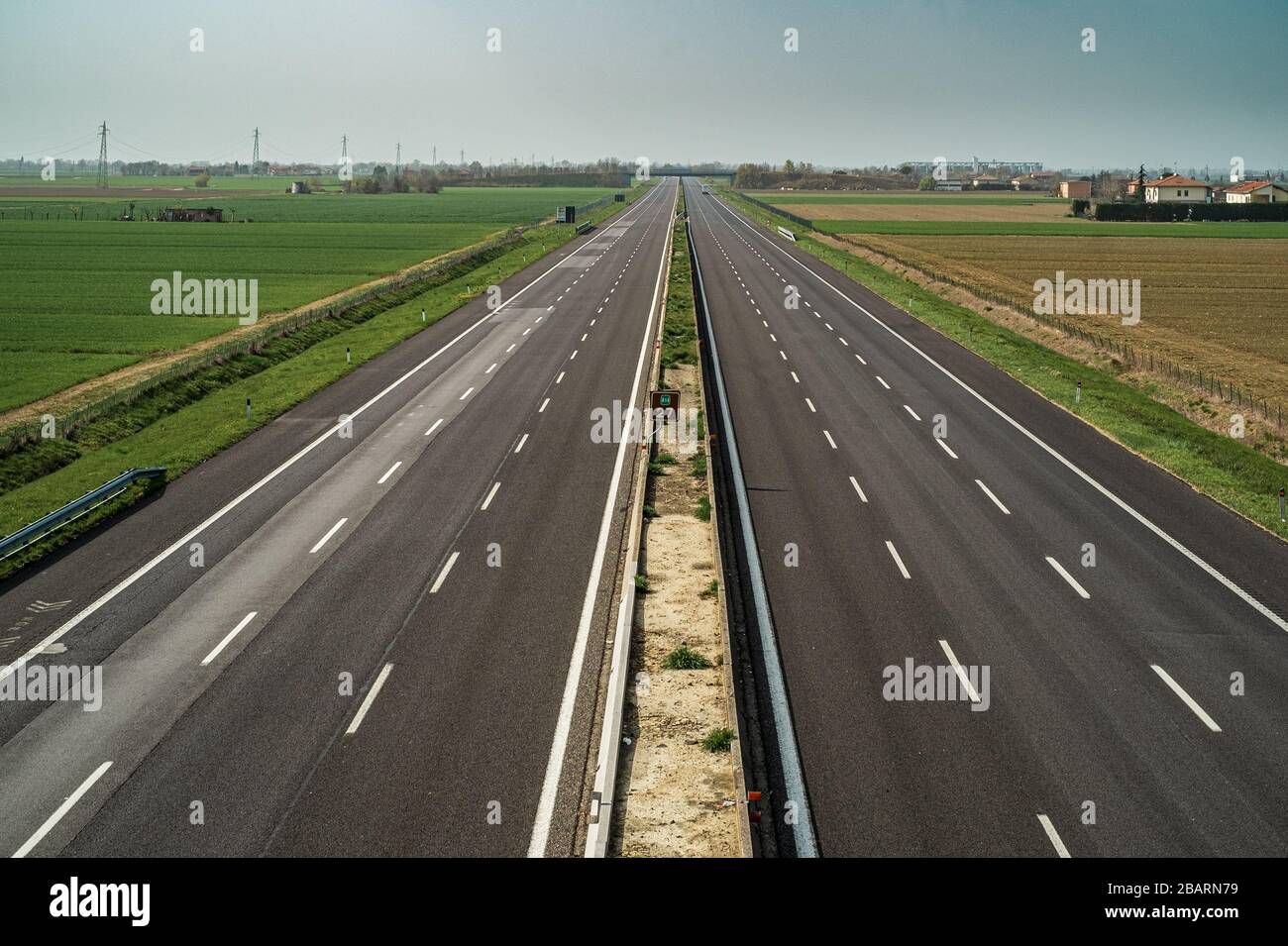 28.03.2020 - 15.00 Uhr. Norditalien, Provinz Bologna: Autobahn A14 zur Zeit der Pandemieprävention Stockfoto