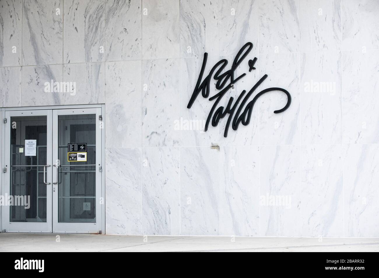Ein Logo außerhalb eines Lord & Taylor Einzelhandelsstandorts in Fairfax, Virginia, am 22. März 2020. Stockfoto