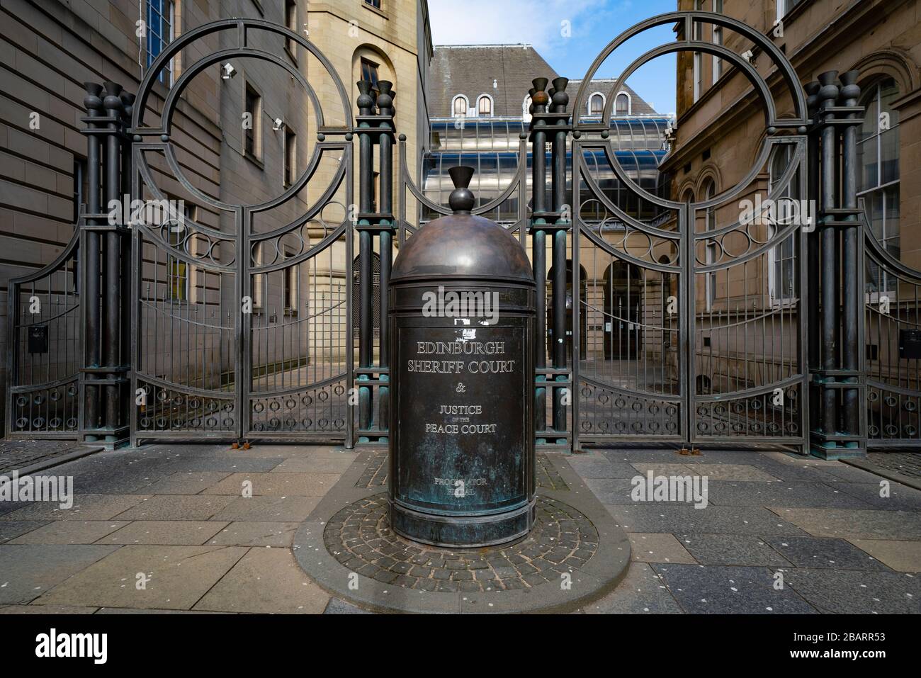 Außenansicht des Edinburgh Sheriff Court and Justice of the Peace Court in Edinburgh, Schottland, Großbritannien Stockfoto
