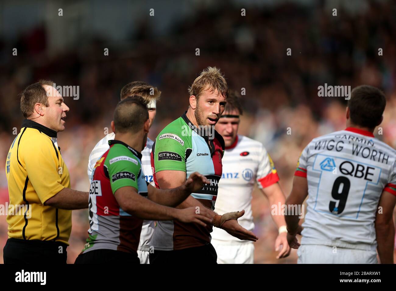 Chris Robshaw von Harlequins argumentiert mit Richard Wigglesworth von Saracens Stockfoto