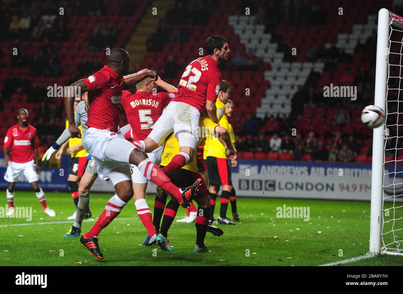 Der Danny Hollands von Charlton Athletic verpasst in der ersten Halbzeit eine Chance Stockfoto