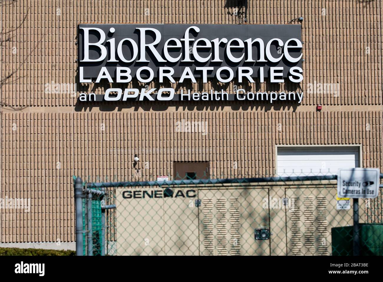 Ein Logo außerhalb einer Einrichtung, die von den BioReference Laboratories in Elmwood Park, New Jersey, am 23. März 2020 besetzt wurde. Stockfoto
