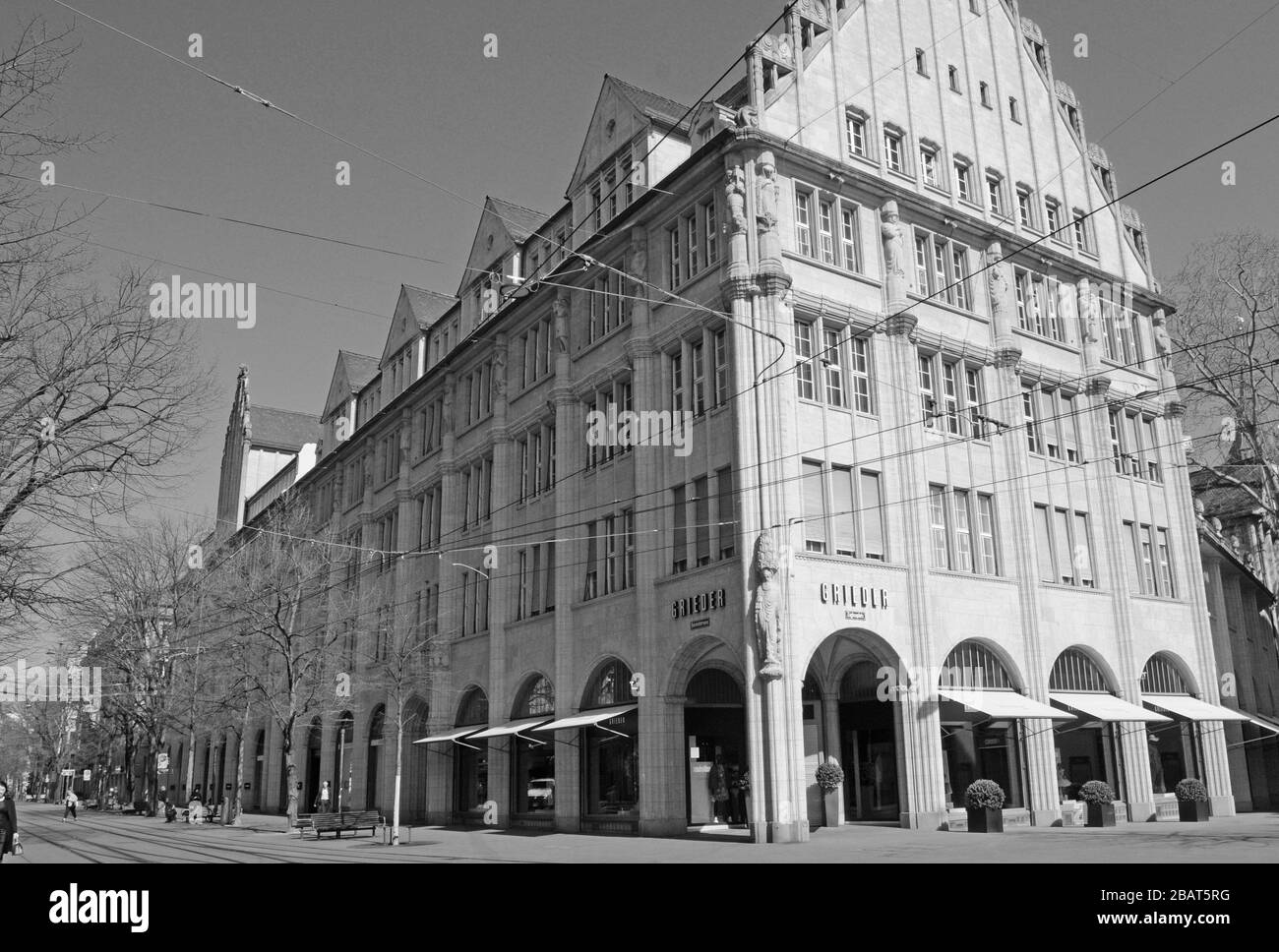 Zürichs Bahnhofstraße in Zeiten des Corona-Virus mit geschlossenen Geschäften, Bars, Restaurants und Kinos wie überall in der Schweiz Stockfoto
