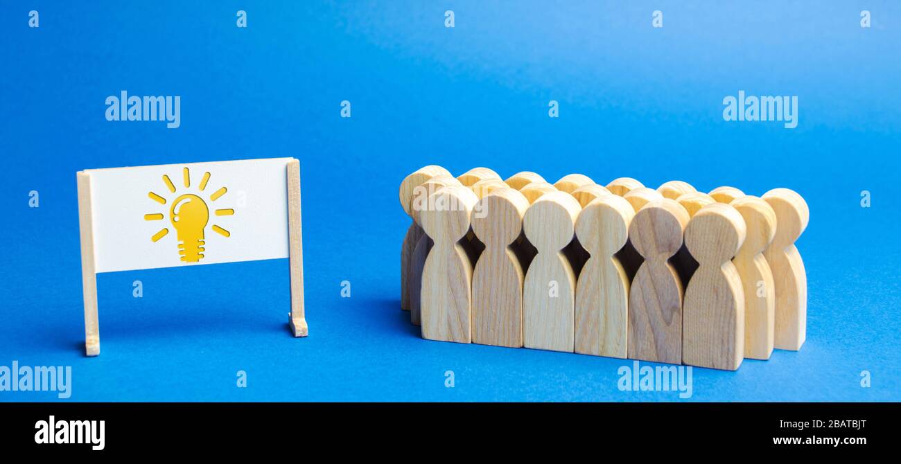 Business-Team und Staffelei mit der Bildlicht-Lampe einer Idee. Innovative Ideen Generieren. Kreativer Geschäftsprozess. Strategie und Management. Teamwor Stockfoto