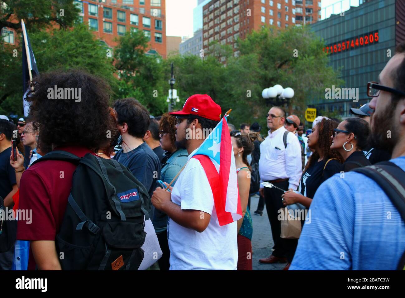 Dutzende von Demonstranten sammelten sich nach dem Rücktritt von Gouverneur Ricardo A. Rosselló von Puerto Rico am 24. JULI 2019 auf dem Union Square in Manhattan in New Stockfoto