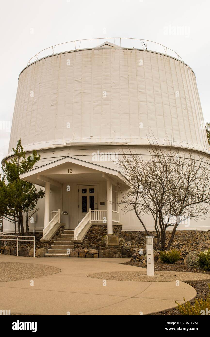 Das Hotel befindet sich hoch oben auf dem Mars Hill in Flagstaff, Arizona. Dies ist der Clark Dome. Der Planet Pluto wurde an dieser Stelle von Astronomen entdeckt.offen für Publi. Stockfoto