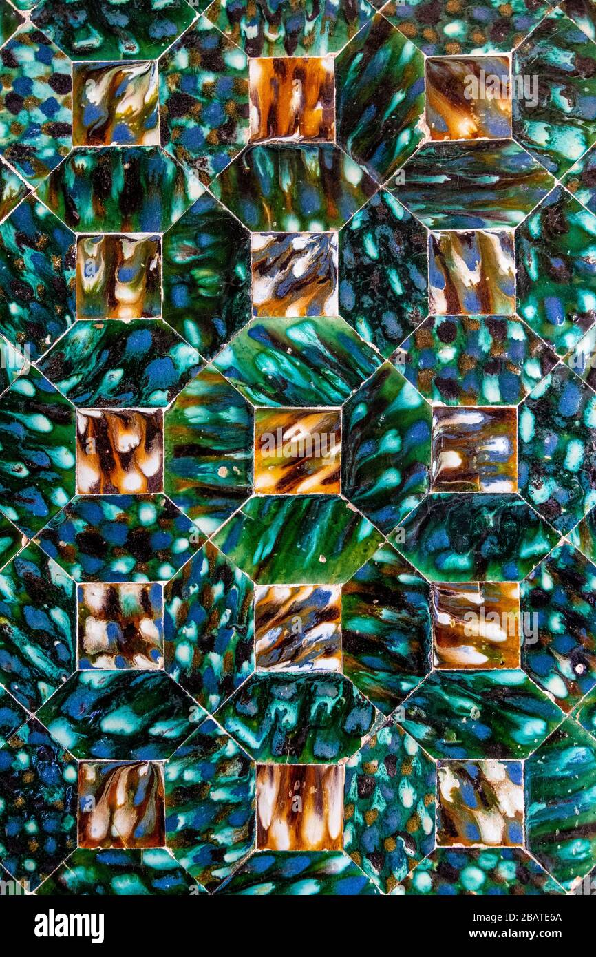Schöne smaragdgrüne Azulejo-Fliesen in der Casa de Pilatos (Pilatos Haus), Sevilla, Andalusien, Spanien Stockfoto
