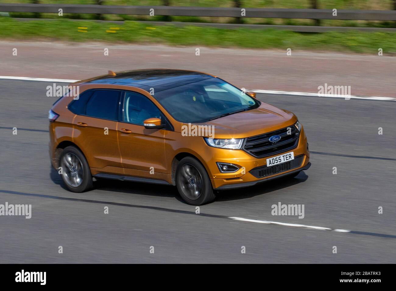 2017 brinze Ford Edge Sport TDCI; Fahrzeugverkehr, bewegliche Fahrzeuge, Fahrzeugfahren, Straßen, Motoren, Fahren auf der Autobahn M6 Stockfoto