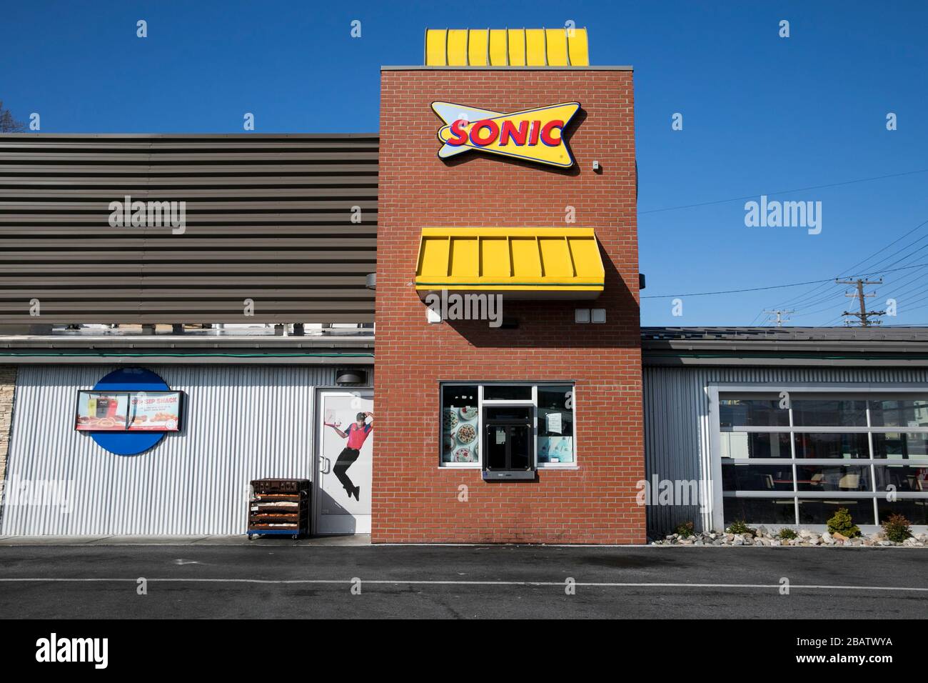 Ein Logo außerhalb eines Sonic-Restaurants in Towson, Maryland, am 26. März 2020. Stockfoto