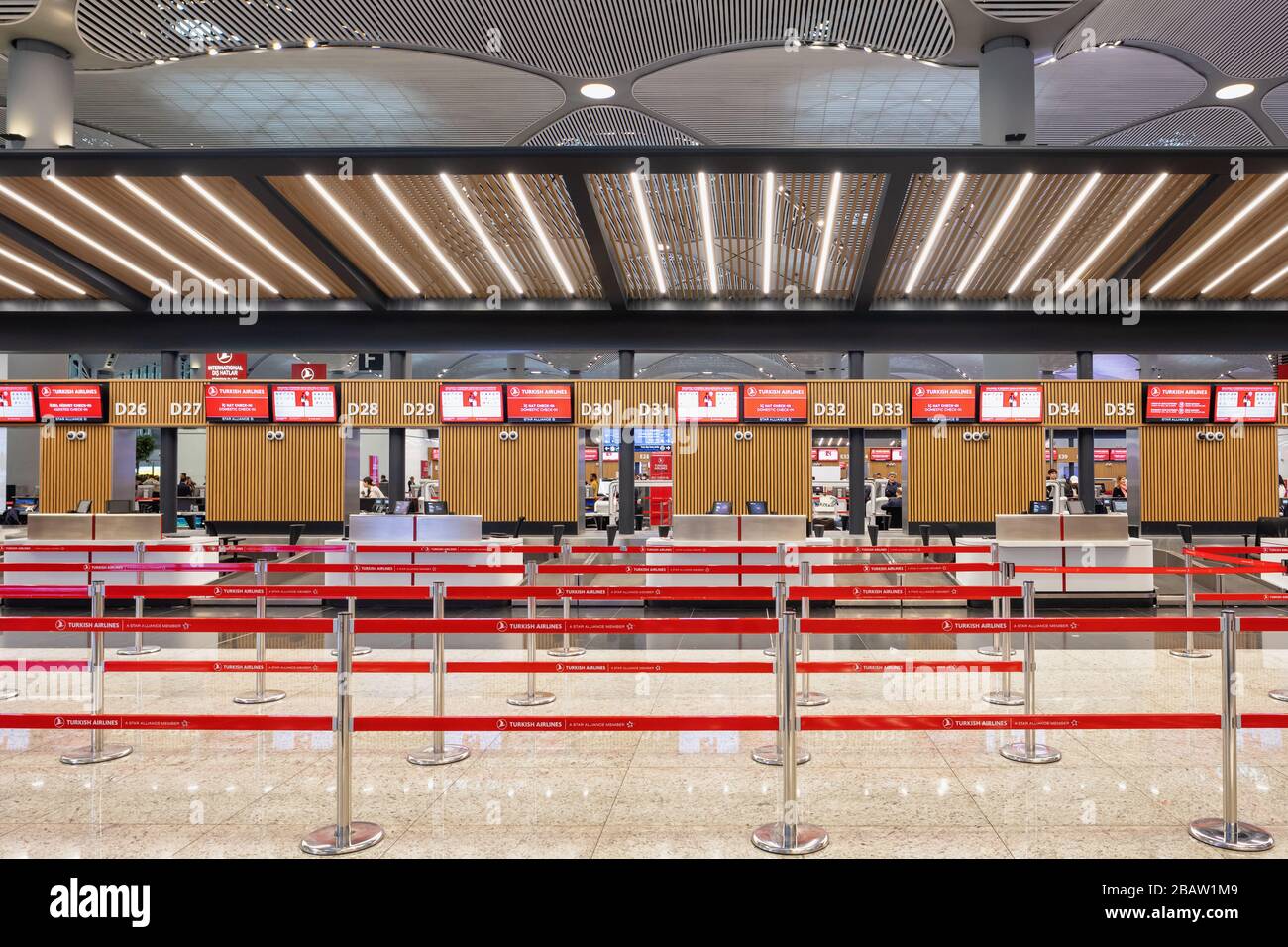 Leerer Check-In-Bereich im neuen Hauptflughafen Istanbul. Stockfoto