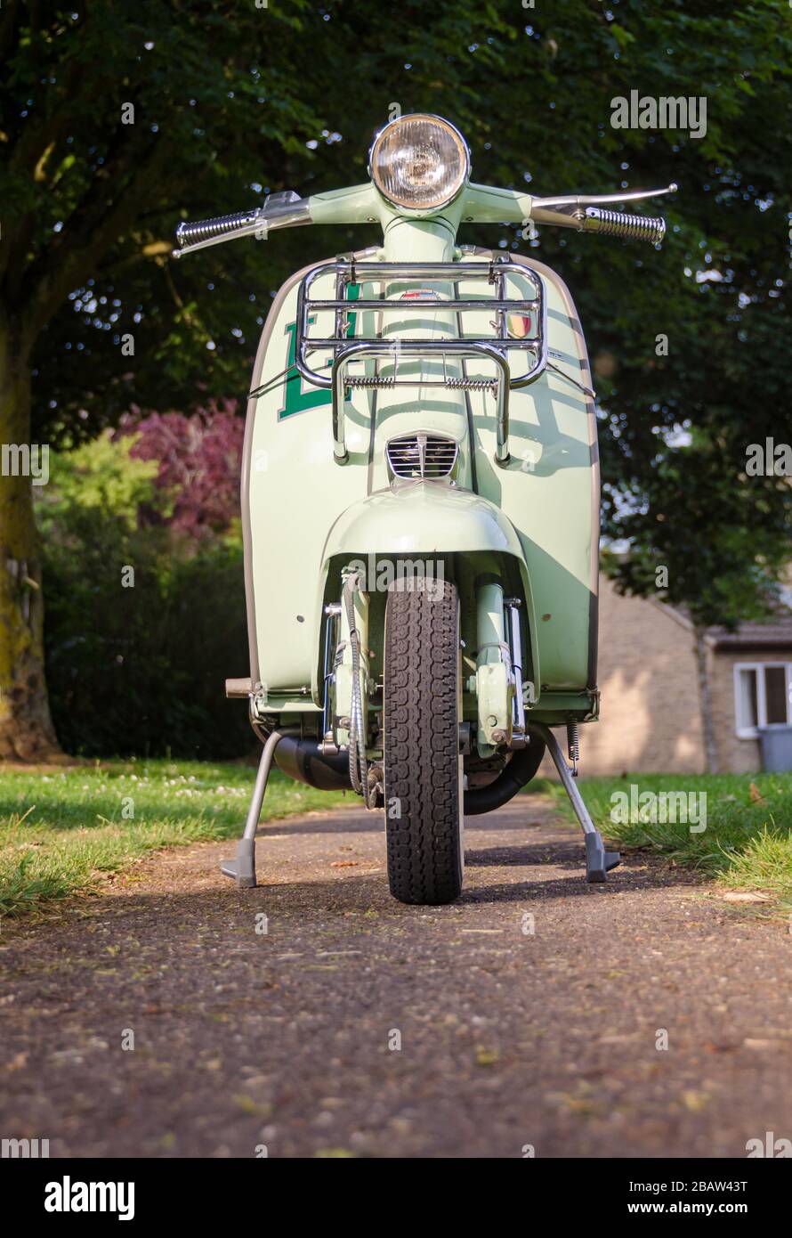 1963 restauriertes Pfefferminzgrün Lambretta 150sli Innocentis Stockfoto