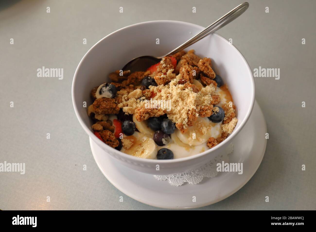 Gesunde Mischung aus Obst und Süßigkeiten für einen amerikanischen Brunch Stockfoto
