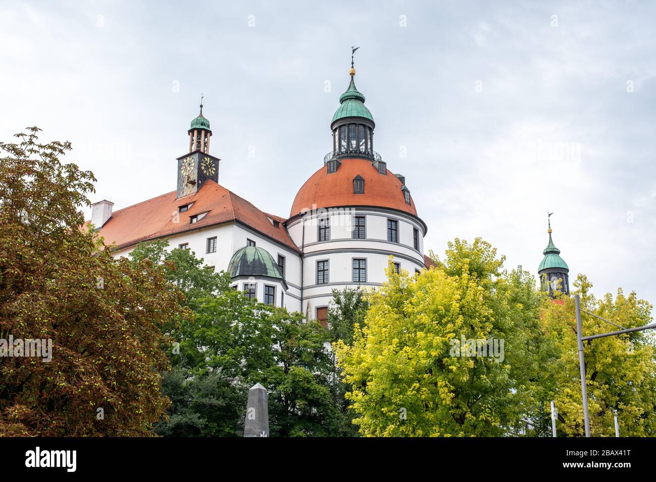 Blick auf Schloss Neuburg in Neuburg/Donau im Herbst, Deutschland Stockfoto