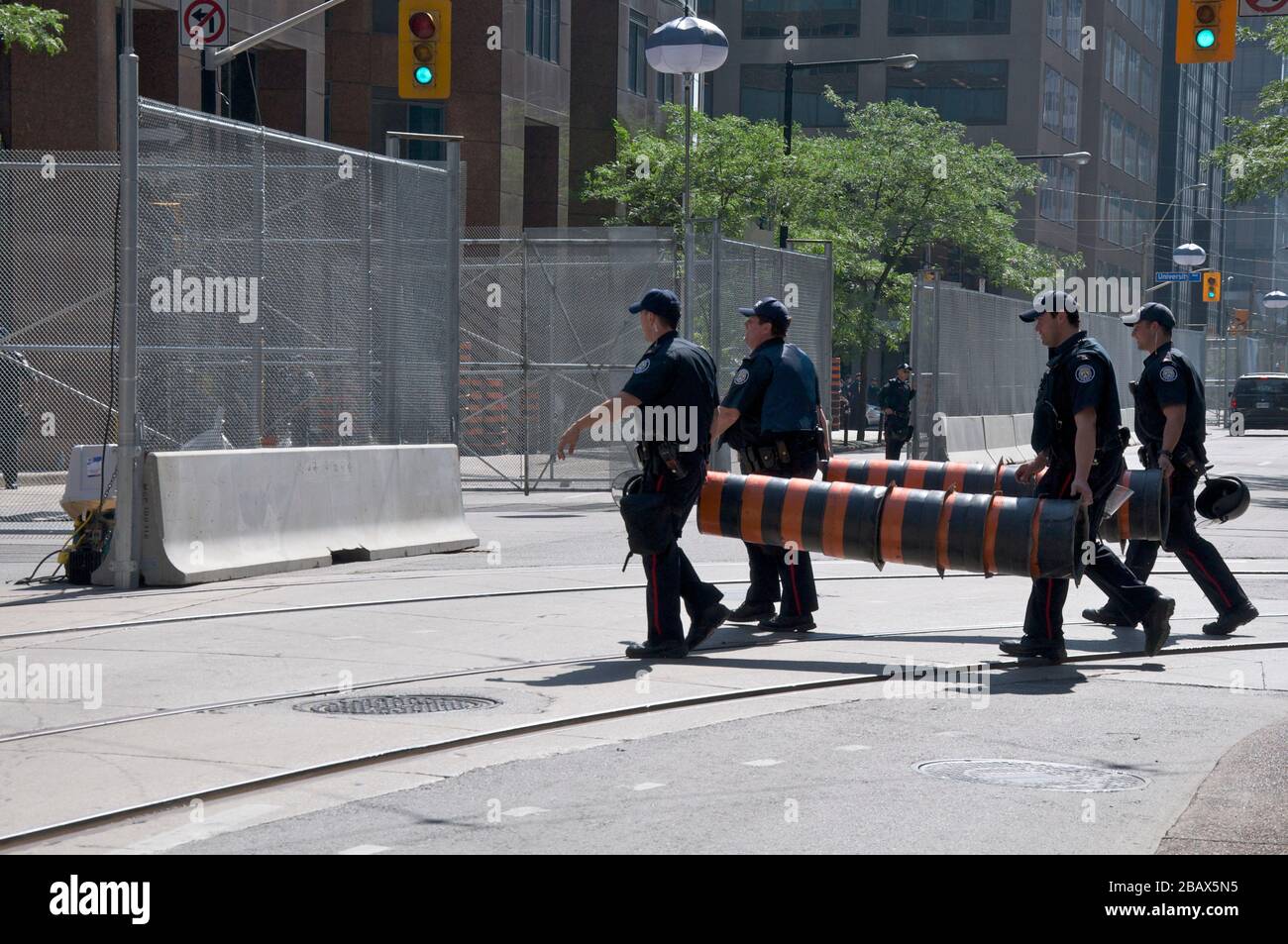 Sicherheitsbarrieren, die in der Innenstadt von Toronto für den G20-Gipfel errichtet wurden. Stockfoto