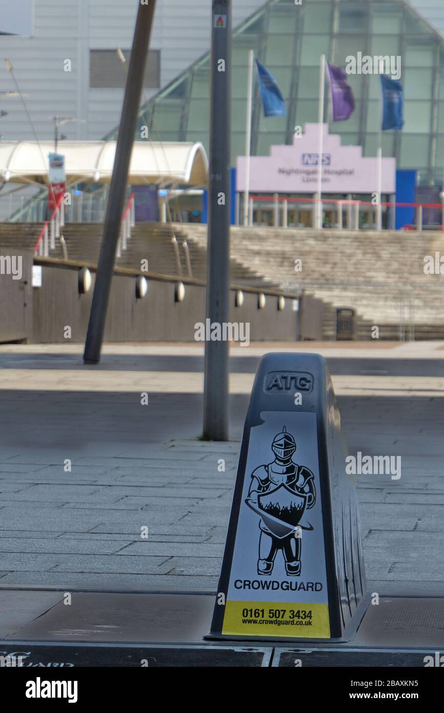 Kriminelle Aktivitäten gegen den Terrorismus, die vor dem Standort des Excel Center von London für das NHS Nightingale Krankenhaus errichtet wurden Stockfoto