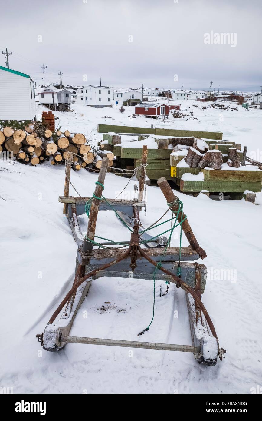 Brennholzschlitten im Haus von Desmond Adams in Joe Batt's Arm auf Fogo Island, Neufundland, Kanada [keine Eigentumsfreigabe; für redaktionelle Lizenzen verfügbar Stockfoto