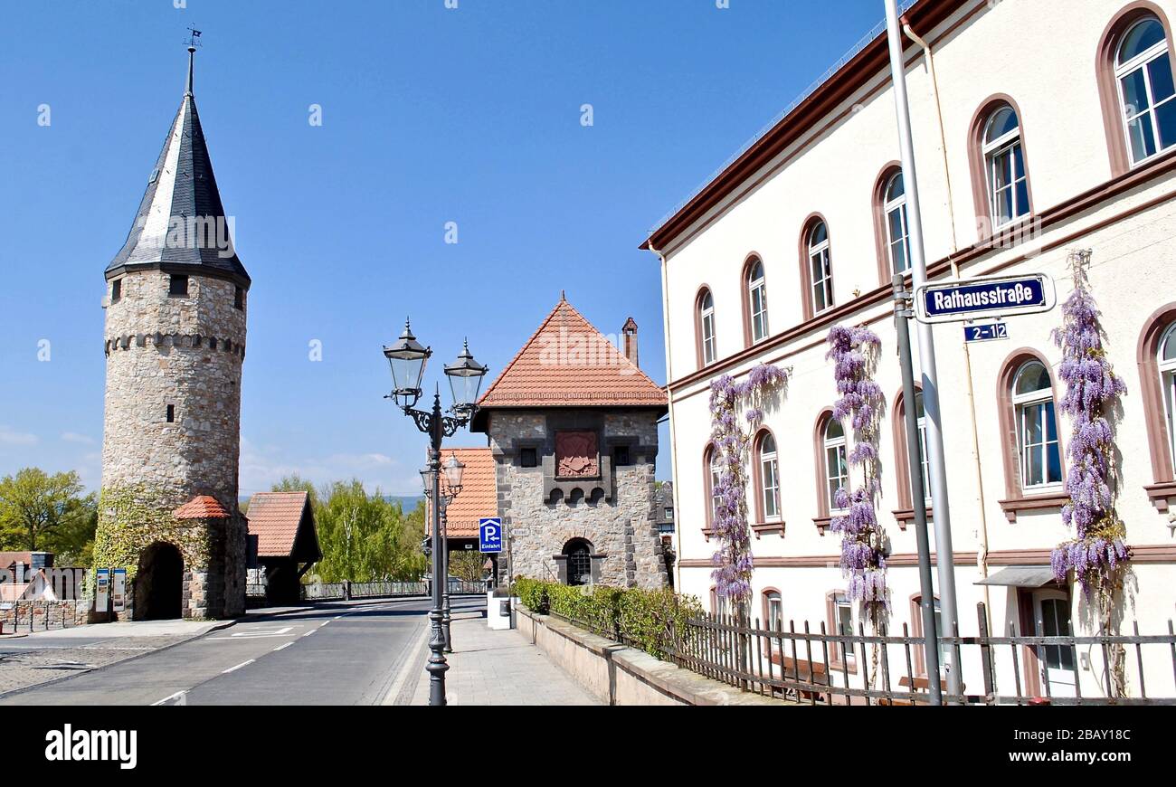 Hexenturm und Wachgebäude die Ritter von Marx-Brücke ist eines der Symbole von Bad Homburg. Der Turm wa Stockfoto