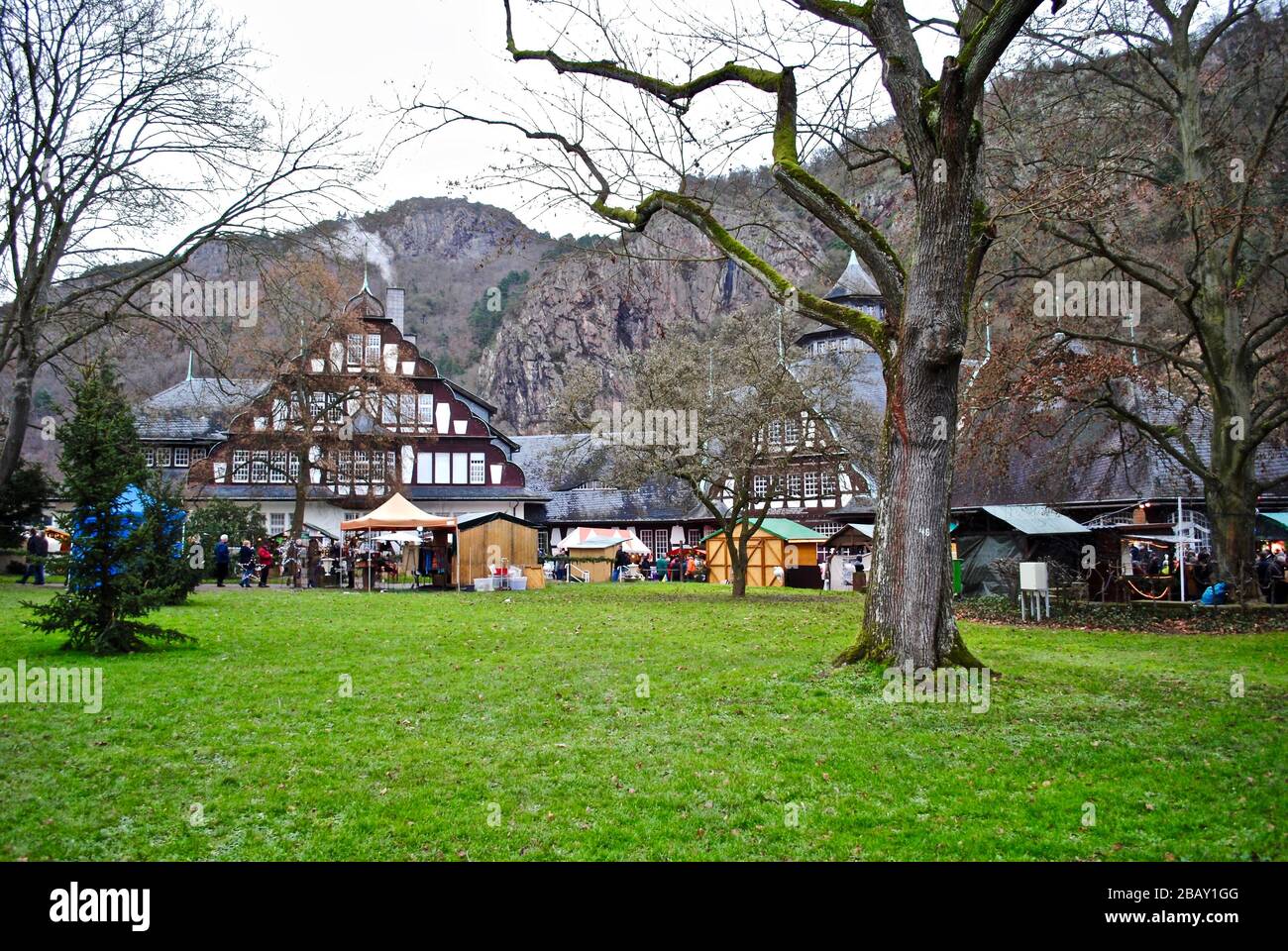 BAD MÜNSTER, DEUTSCHLAND: Weihnachtsmarkt in Bad Münster am Stein-Ebernburg, einem Kurort mit rund 4,000 Einwohnern im Stadtteil Bad Kreuznach. Stockfoto