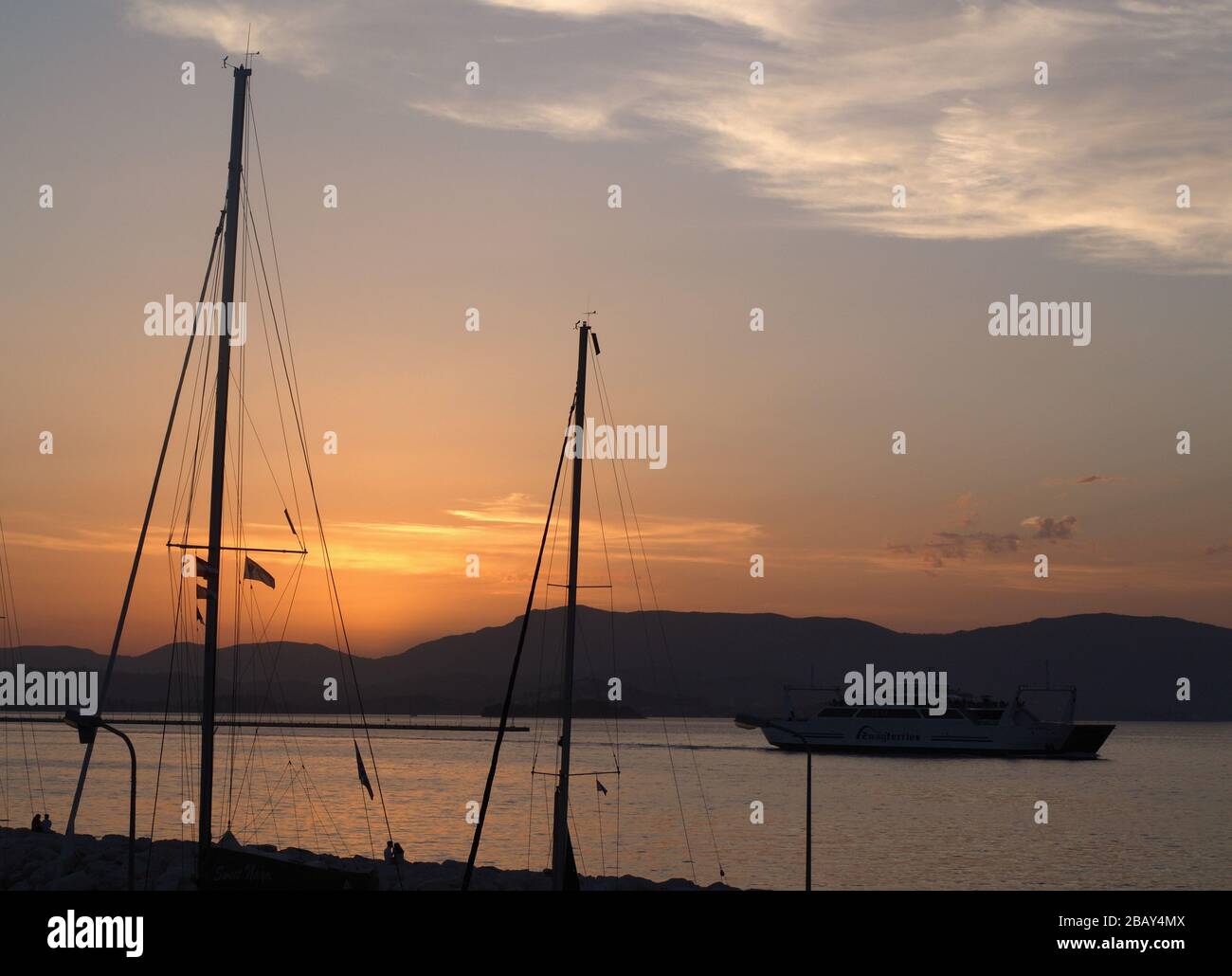 Der alte Hafen bei Sonnenuntergang, Korfu-Stadt, Kerkyra, Griechenland Stockfoto