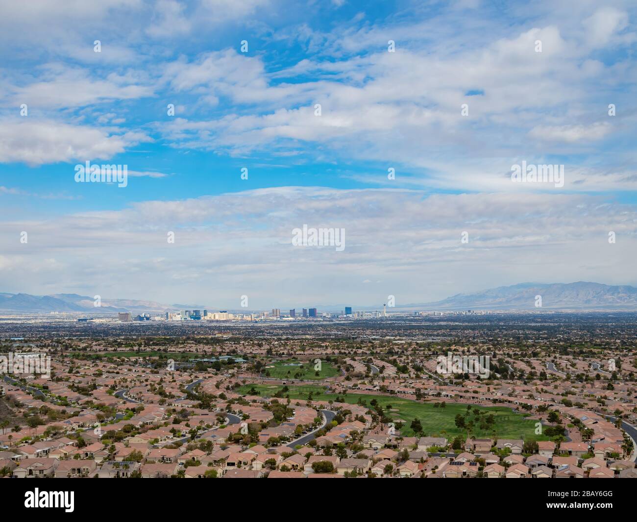 Schöne Wohngegend der MacDonald Ranch mit Blick auf den Strip in Henderson, Nevada Stockfoto