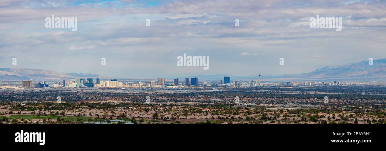 Schöne Wohngegend der MacDonald Ranch mit Blick auf den Strip in Henderson, Nevada Stockfoto