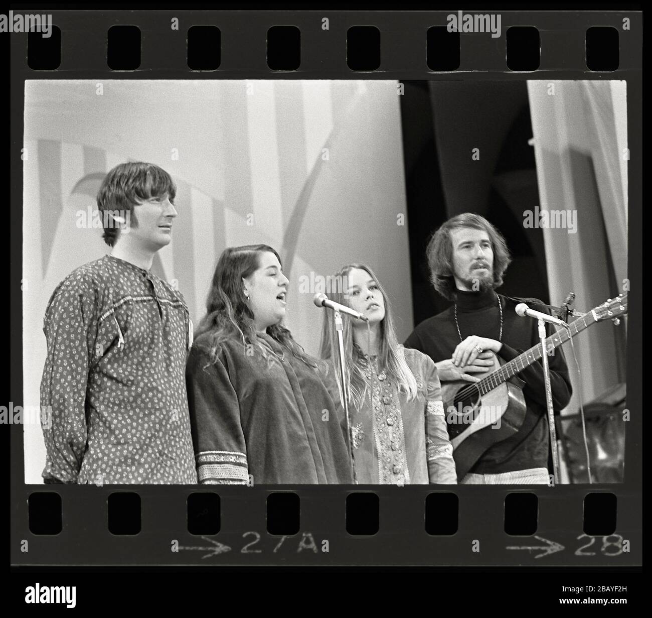 Singende Popgruppe, Mamas & Papas. Cass Elliot, Denny Doherty, John Phillips und Michelle Phillips, 1967. Bild von 35 mm negativ. Stockfoto