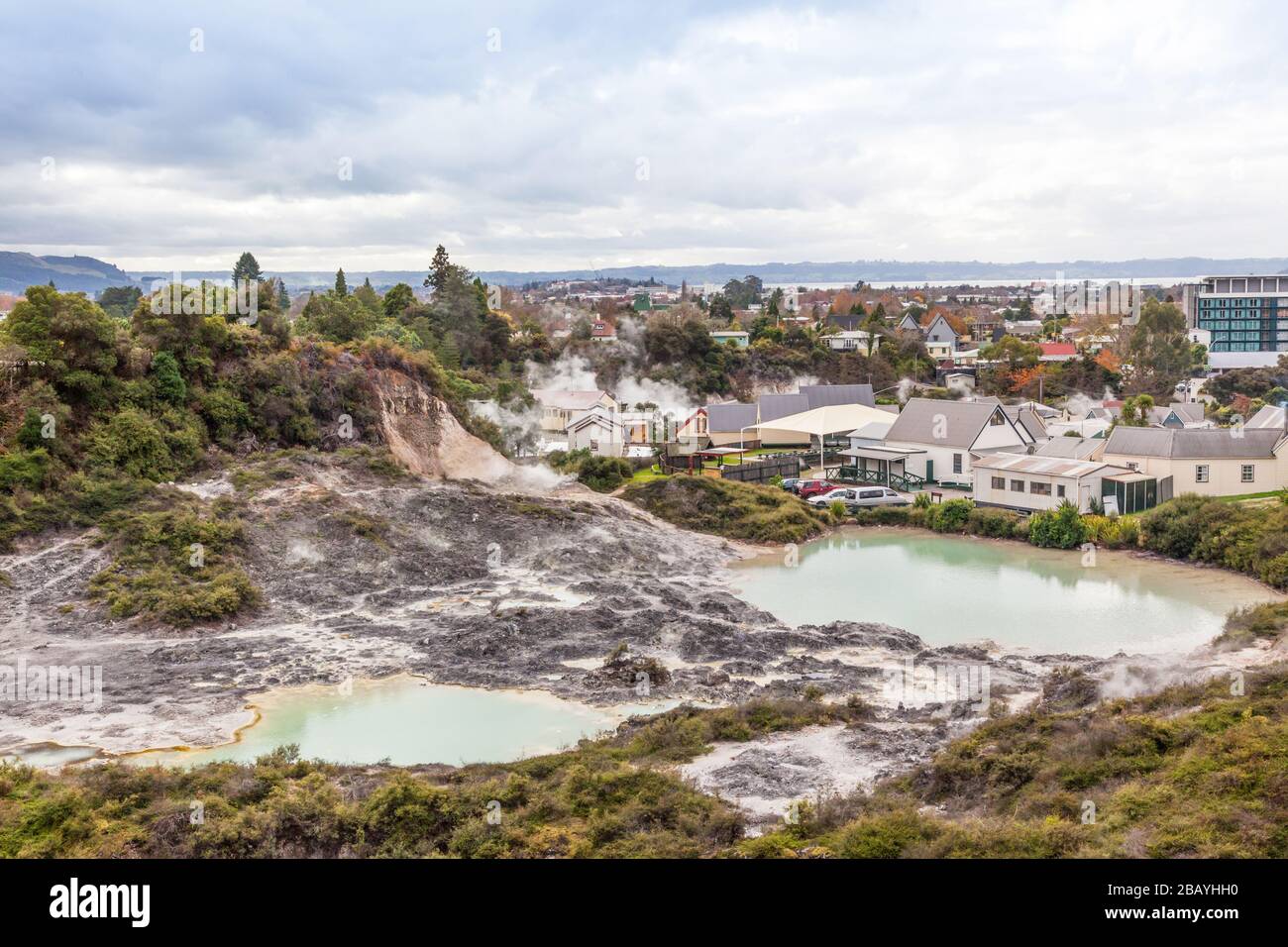 Geothermische Aktivität in Whakarewarewa in Rotorua, Bay of Plenty Region, Central North Island, Neuseeland. Stockfoto