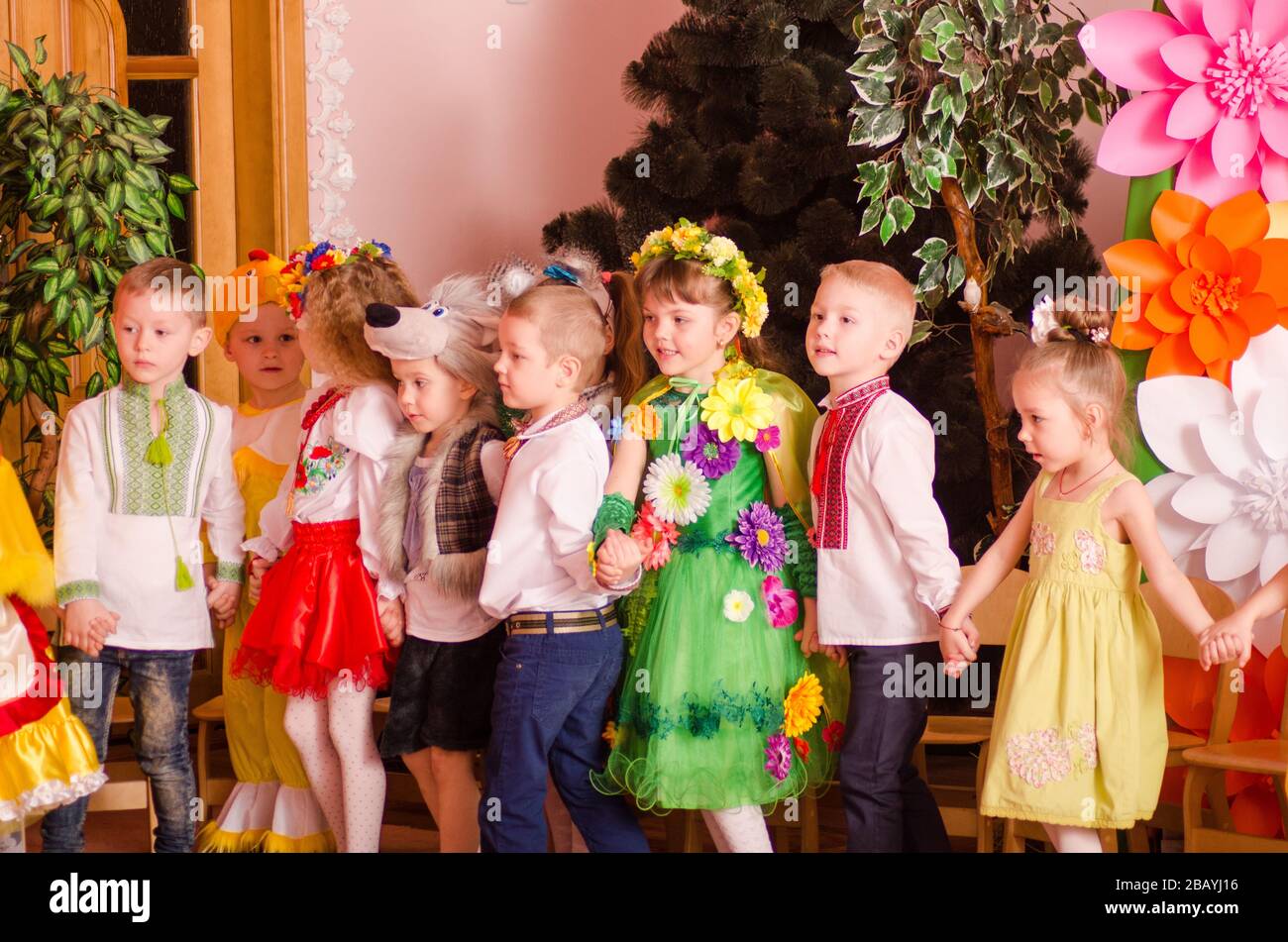 Ukraina, Lutsk, 13. März 2018. Kindergarten ist der fünfte. Kinderurlaub Matinee . Kinder Vorschulkinder im Urlaub Stockfoto