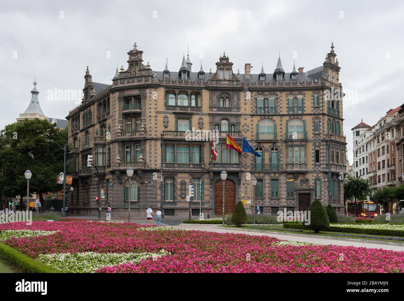 Moyua Platz und das Gebäude der Unterdelegation der Regierung in Vizcaya, Bilbao, Baskenland, Spanien Stockfoto