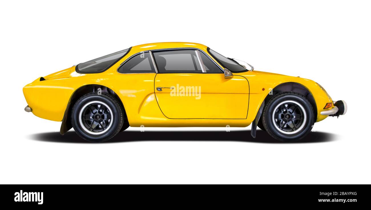 Klassischer französischer gelber Sportwagen isoliert auf Weiß Stockfoto