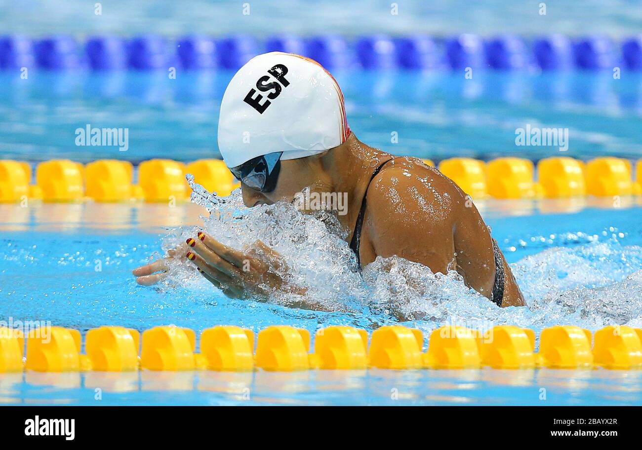 Spaniens Michelle Alonso Morales auf dem Weg zum Gold im 100-m-Brustschwimmen der Frauen - SB14-Finale, während der Paralympischen Spiele in London. Stockfoto