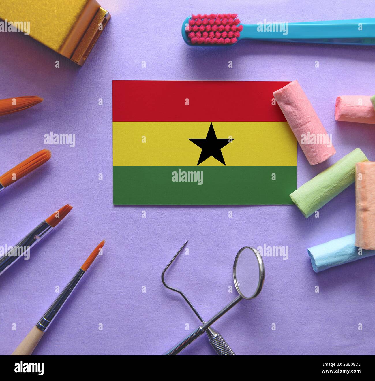 Zahnarztkonzept mit Instrumenten - konzeptionelles Bild des zahnmedizinischen Gesundheitssystems Ghanas Stockfoto