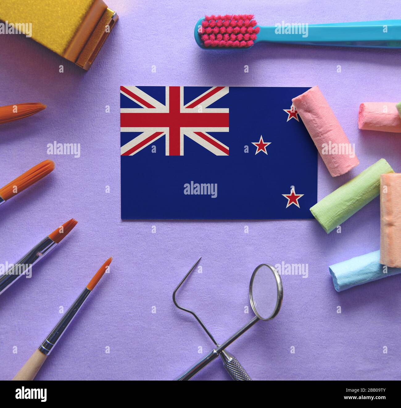 Zahnarztkonzept mit Instrumenten - konzeptionelles Bild des Zahnpflegesystems Neuseelands Stockfoto