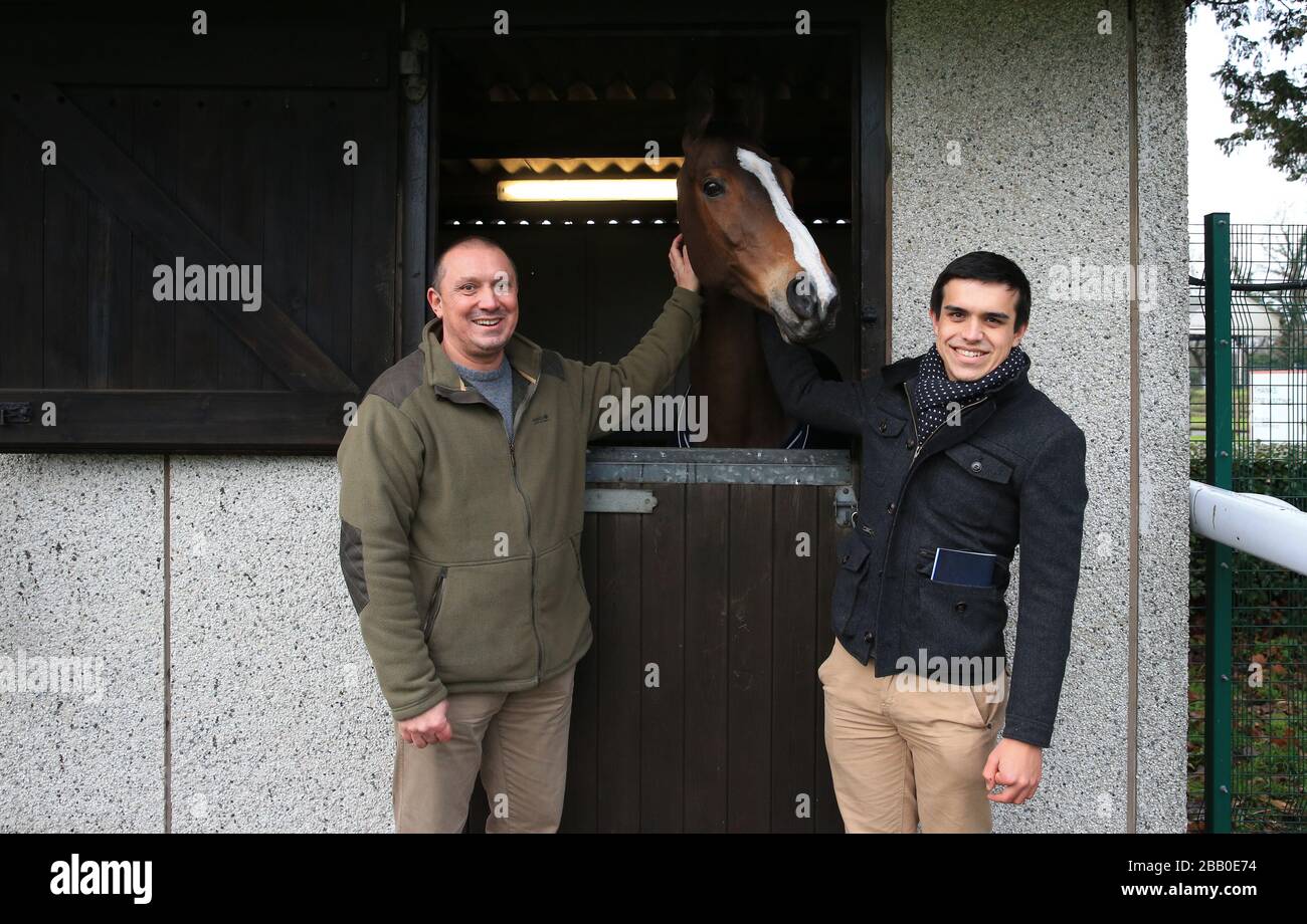Kauto Star fünf Mal Gewinner von King George VI Steeple Chase trifft und begrüßt die Gewinner von Racing UK Stockfoto