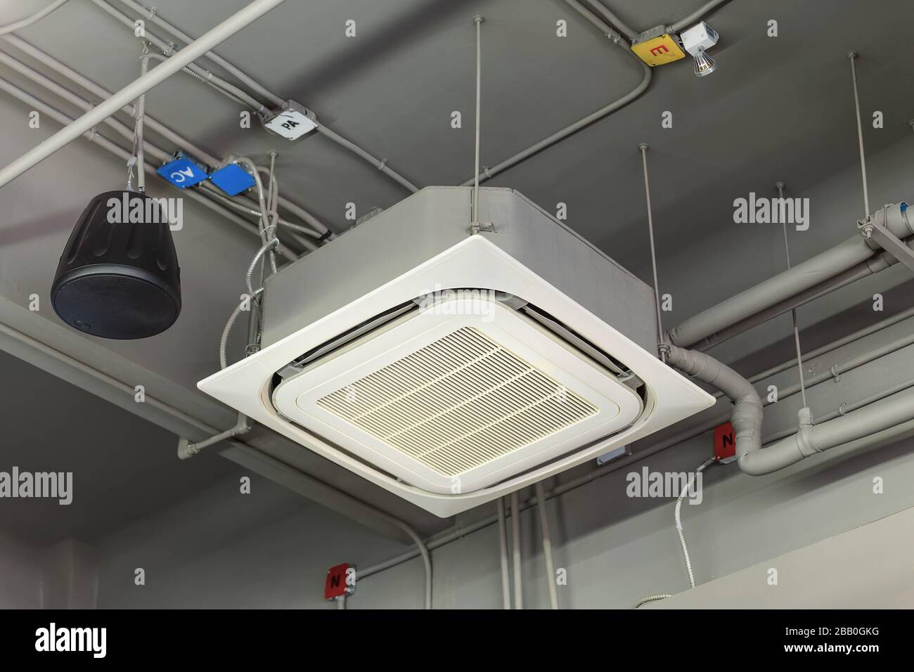 Deckenmontage der Kassetten-Klimaanlage Stockfotografie - Alamy