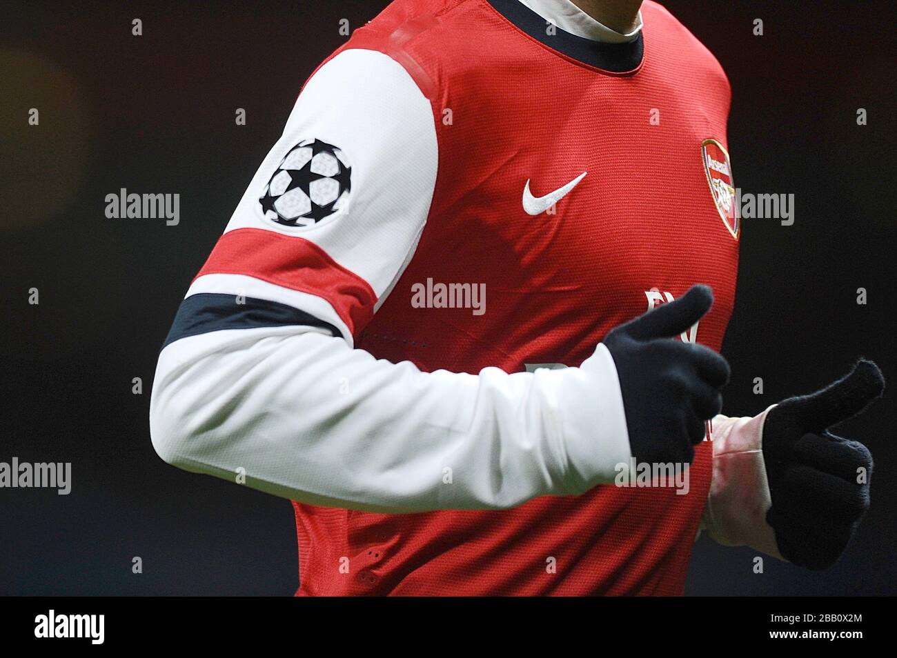 Ein UEFA Champions League-Abzeichen auf dem Trikotärmel eines  Arsenal-Spielers Stockfotografie - Alamy