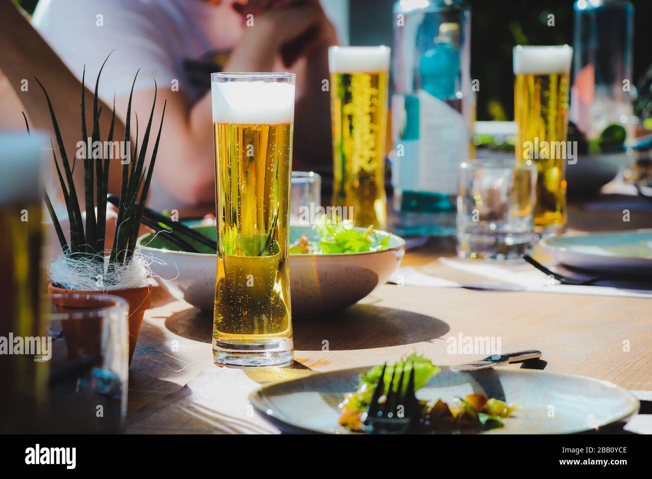 Bierbrunch -Fotos und -Bildmaterial in hoher Auflösung – Alamy