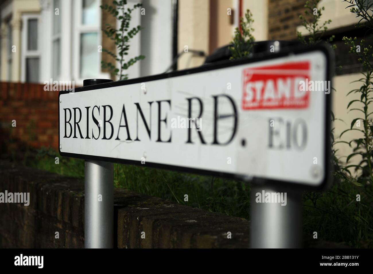 Ein Straßenschild für die Brisbane Road. Stockfoto