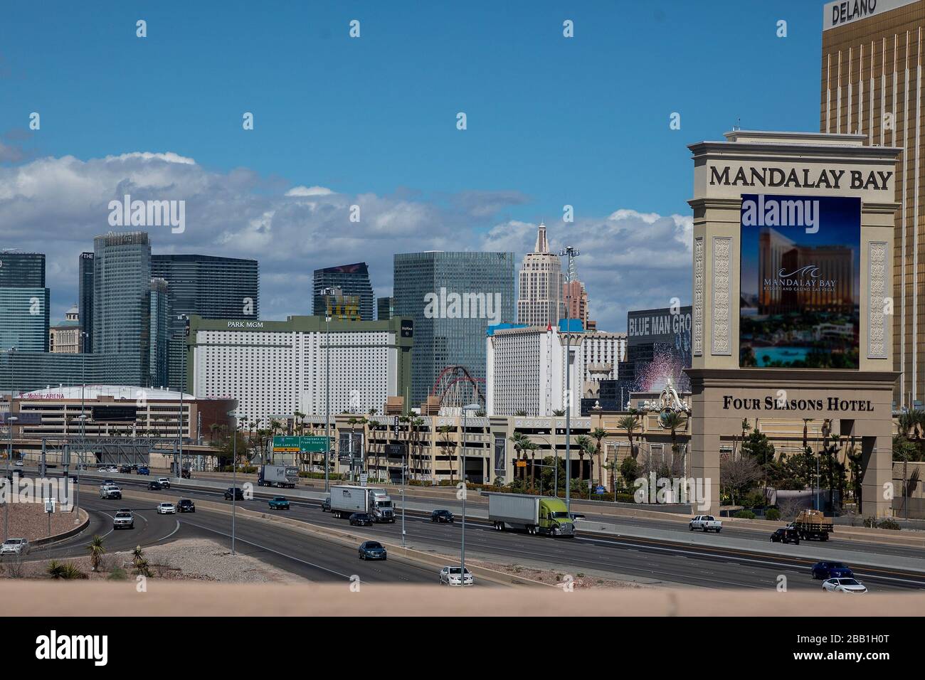 Allgemeiner Blick auf den Lichtverkehr auf der Interstate 15 inmitten der globalen Coronavirus COVID-19-Pandemie, Montag, 23. März 2020, in Las Vegas. (Foto von IOS/Espa-Images) Stockfoto