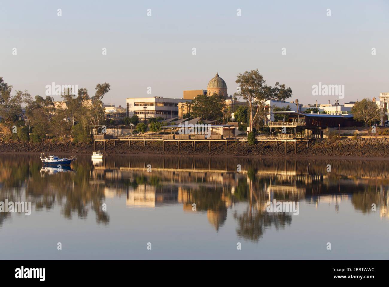 Reflexionen im Fitzroy River in Rockhampton Queensland Australien Stockfoto