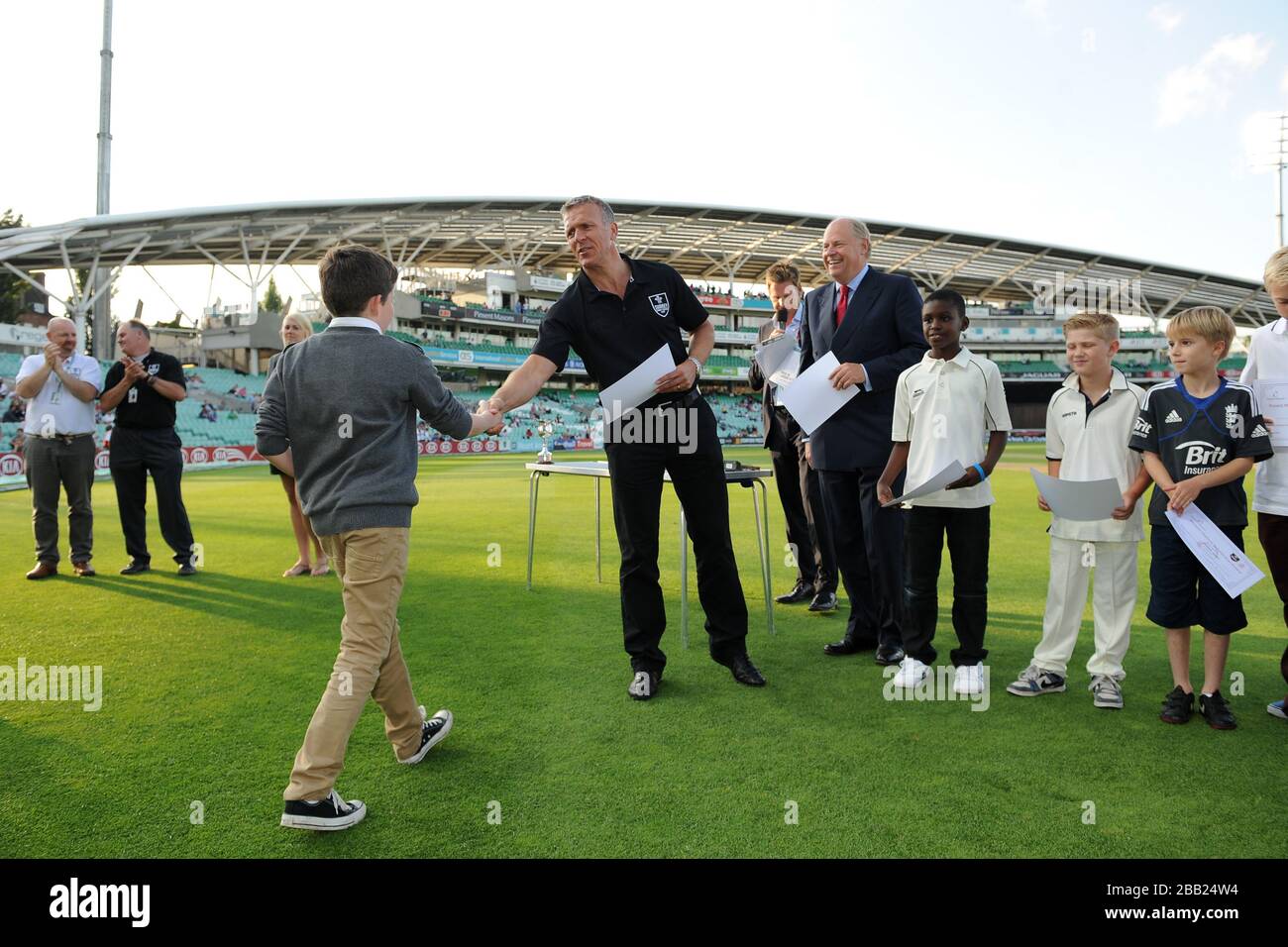 Alec Stewart präsentiert die Auszeichnungen des Pinsent Masons Scholarship während des Intervalls Stockfoto