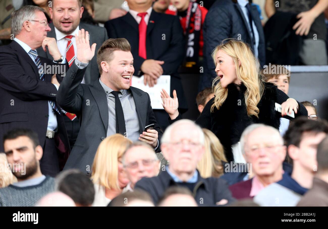 Manchester United Manager David Moyes Sohn David Jnr Links Und Tochter Lauren Auf Den Tribunen Stockfotografie Alamy