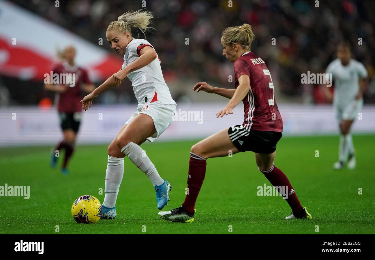 Englands Alex Greenwood (links) und Deutschlands Kathrin Hendrich Stockfoto