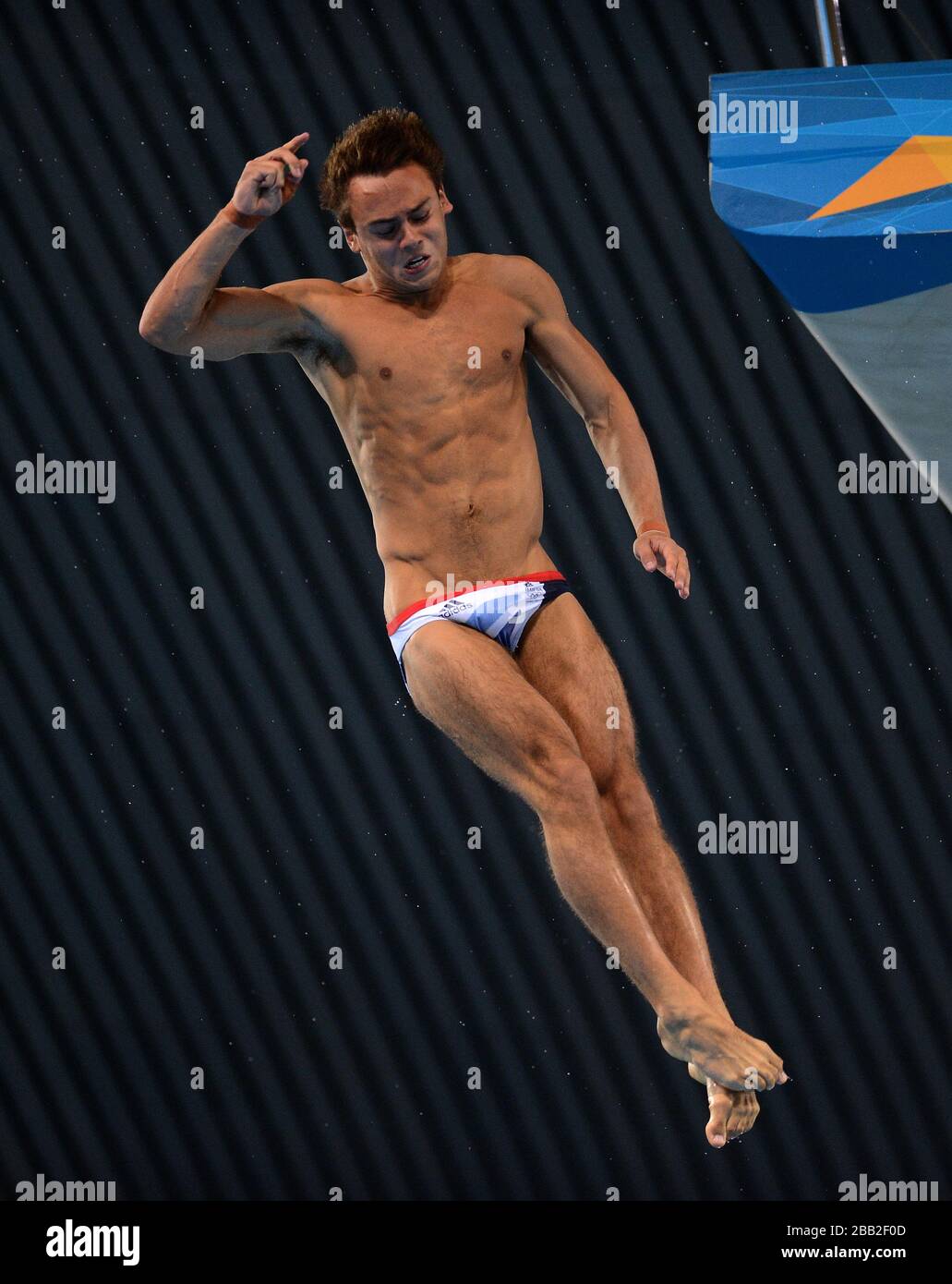Tom Daley aus Großbritannien im Einsatz während der 10-m-Plattform-Halbfinalrunde der Männer im Aquatic Center Stockfoto