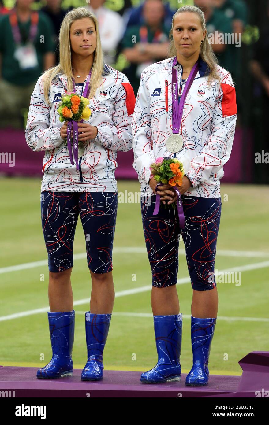 Damen-Tennis verdoppelt Silbermedaillengewinner Andrea Hlavackova und Lucie Hradecka aus Tschechien in Wimbledon bei den Olympischen Spielen 2012 in London Stockfoto