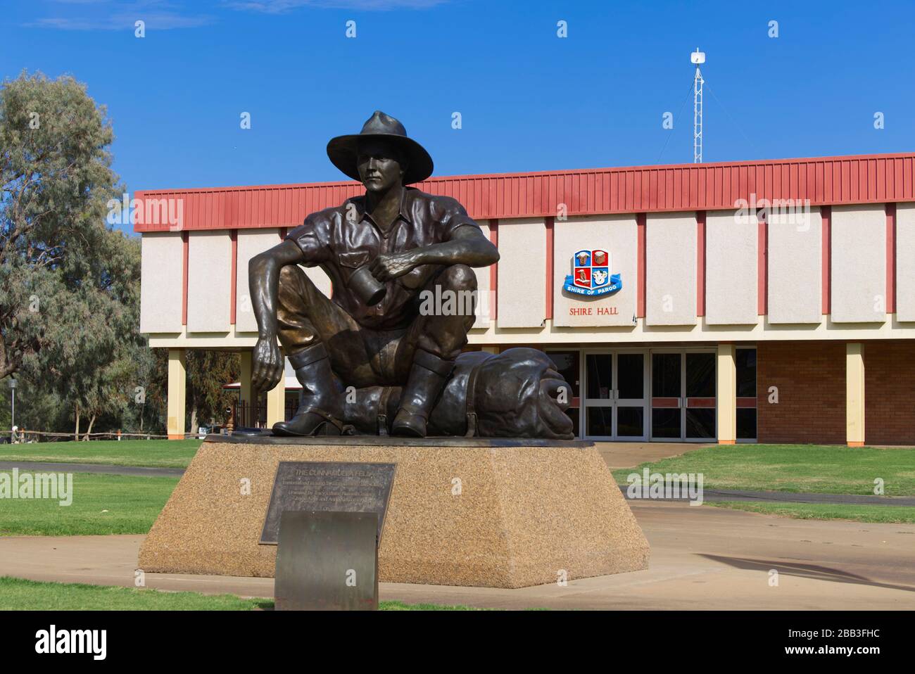 „Cunnamulla Fella“, eine überlebensgroße Statue, ist eine Hommage an den Larrikin-Stockman. Es ist auch der Titel eines berühmten Liedes, das in Australien gesungen wird. Stockfoto