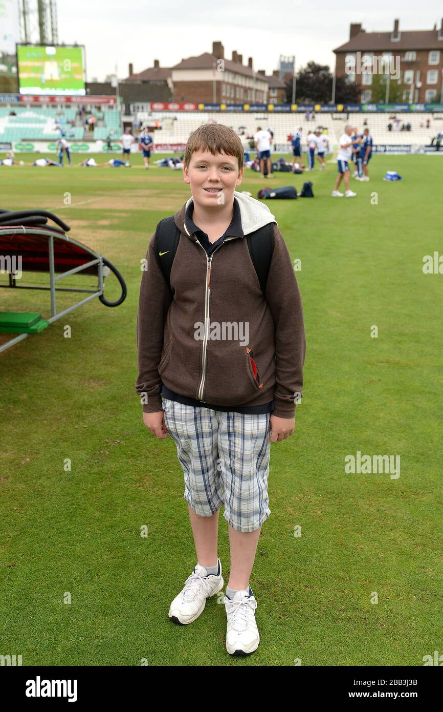 Ein Wettbewerbssieger auf dem Platz beim Kia Oval Stockfoto