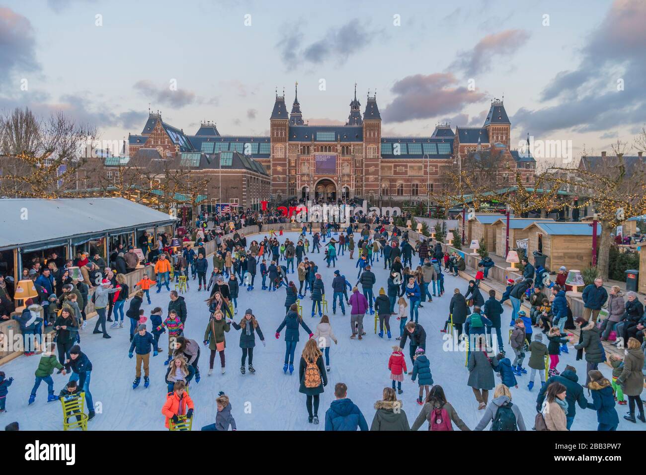 Amsterdam City Niederlande November 2019 Eisbahn Rijksmuseum an einem hellen Tag im Winter in den niederlanden Stockfoto