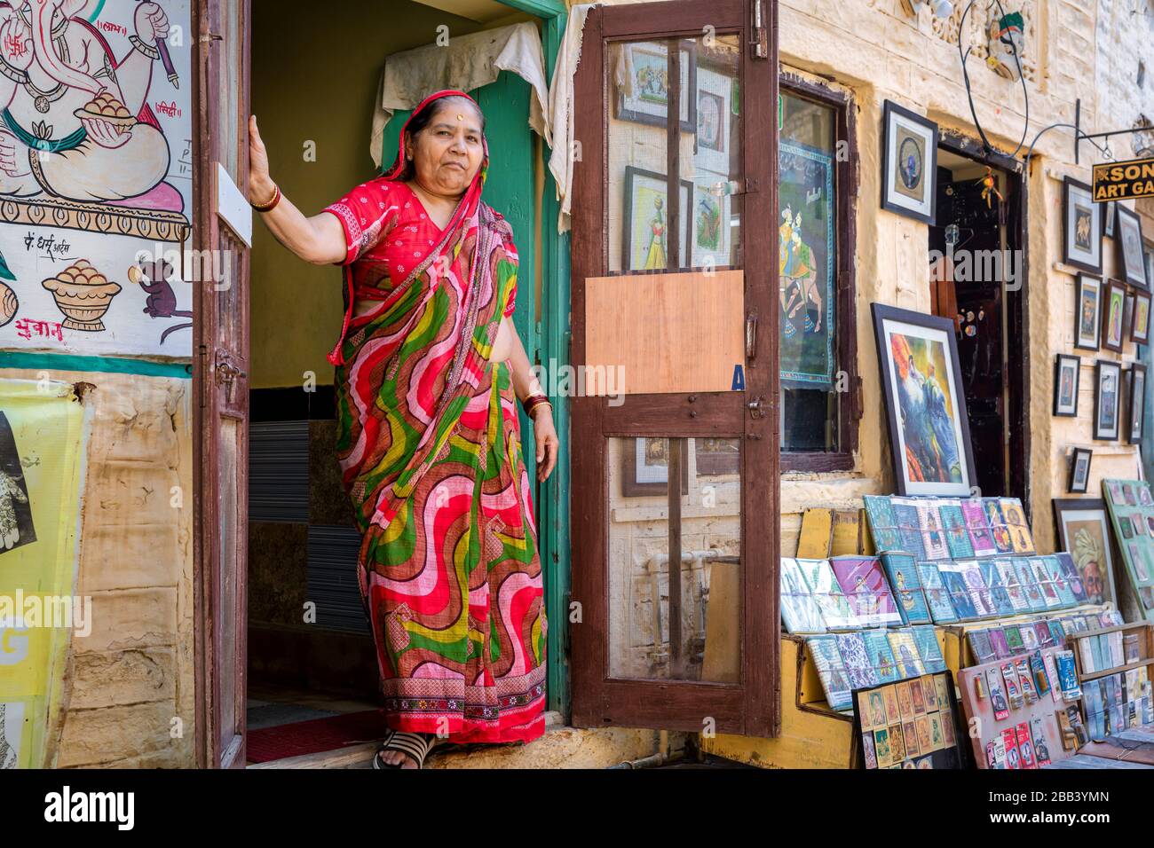 Weibliche Ladenbesitzerin, Jaisalmer, Rajasthan, Indien Stockfoto
