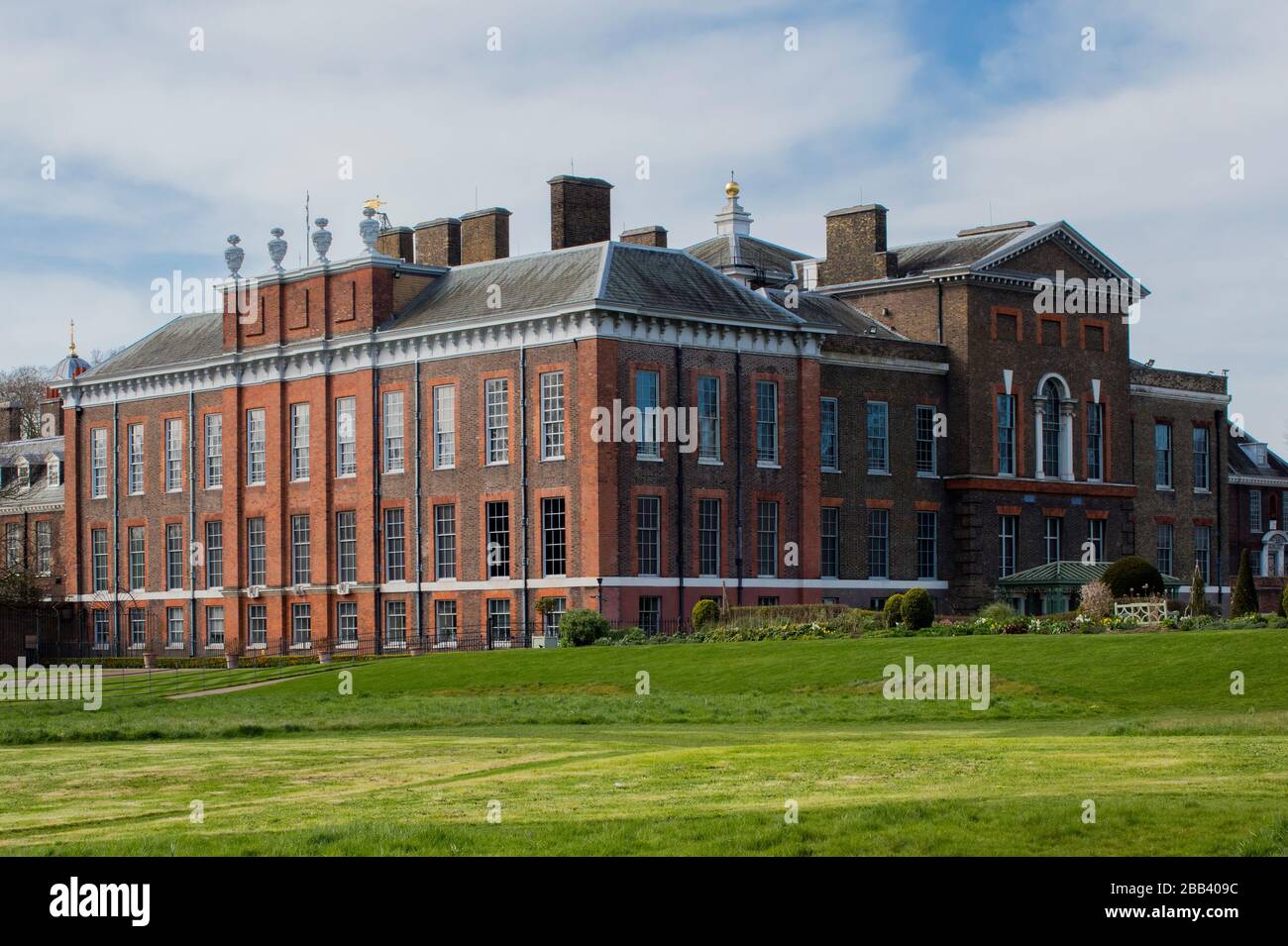 Kensington Palace vom breiten Spaziergang, Kensington Gardens, London Stockfoto